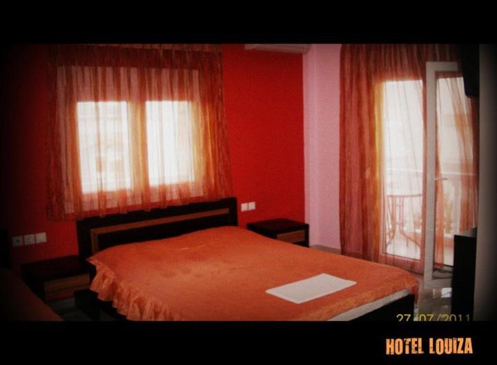 Hotel Louiza Paralía Exterior foto
